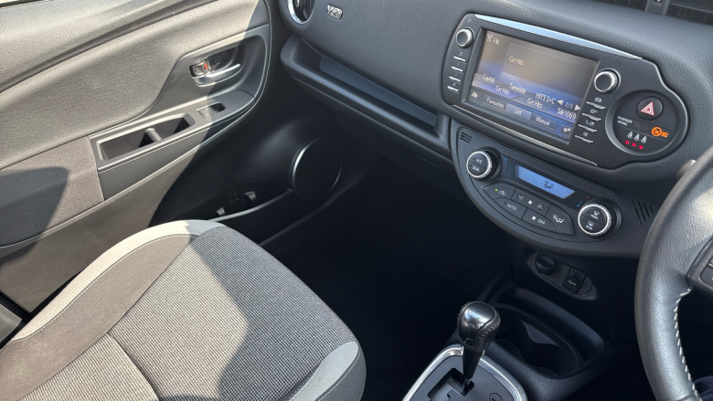 Toyota Yaris 1.5 Hybrid Y20 5dr CVT [Bi-tone] Hybrid Hatchback